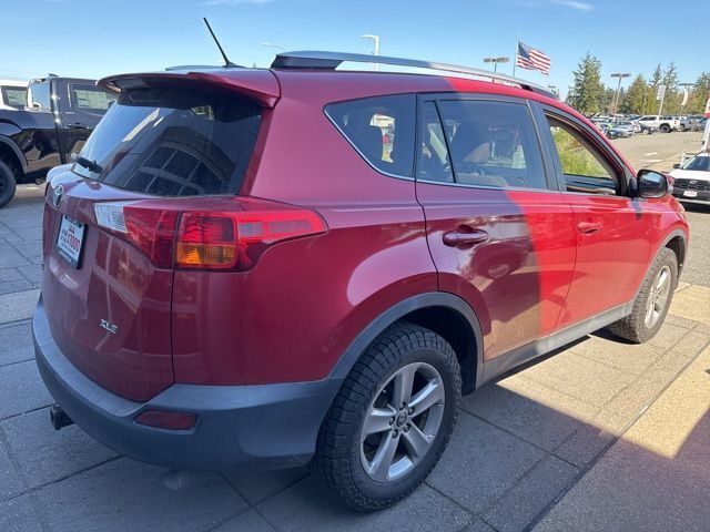 2015 Toyota RAV4 XLE photo 6