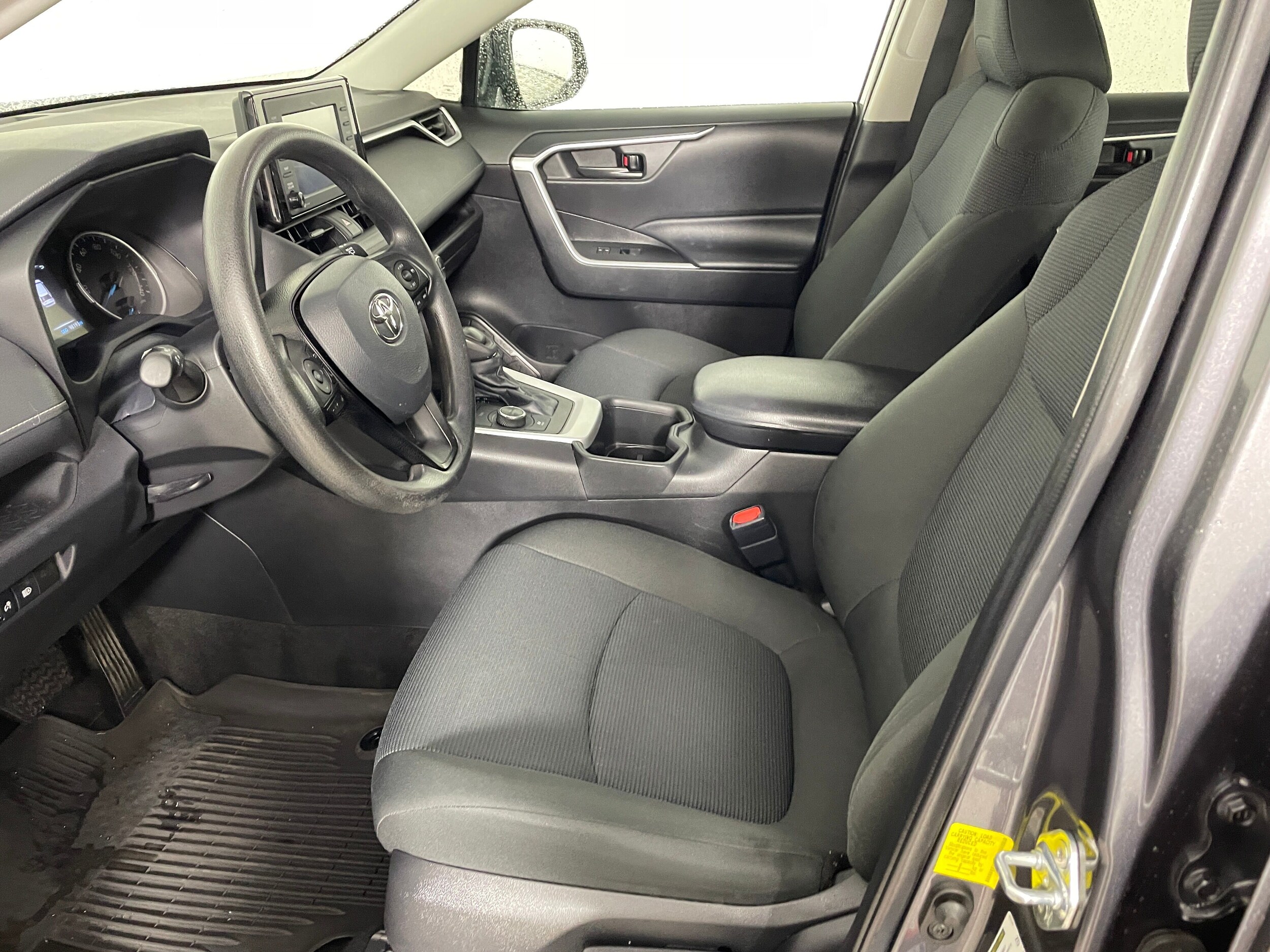2022 Toyota RAV4 Hybrid LE photo 2