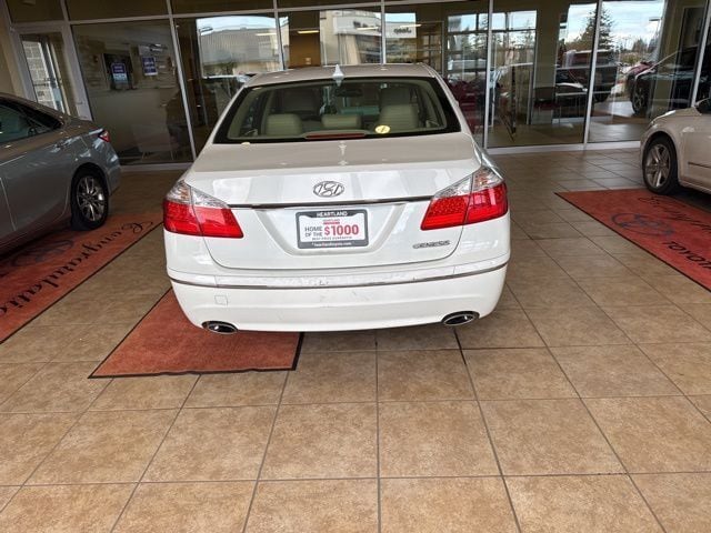 2010 Hyundai Genesis 3.8 photo 5