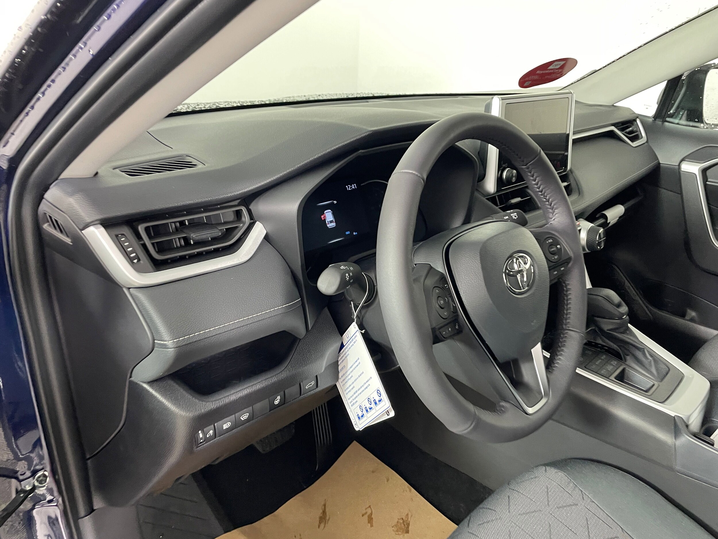 2025 Toyota RAV4 XLE photo 2