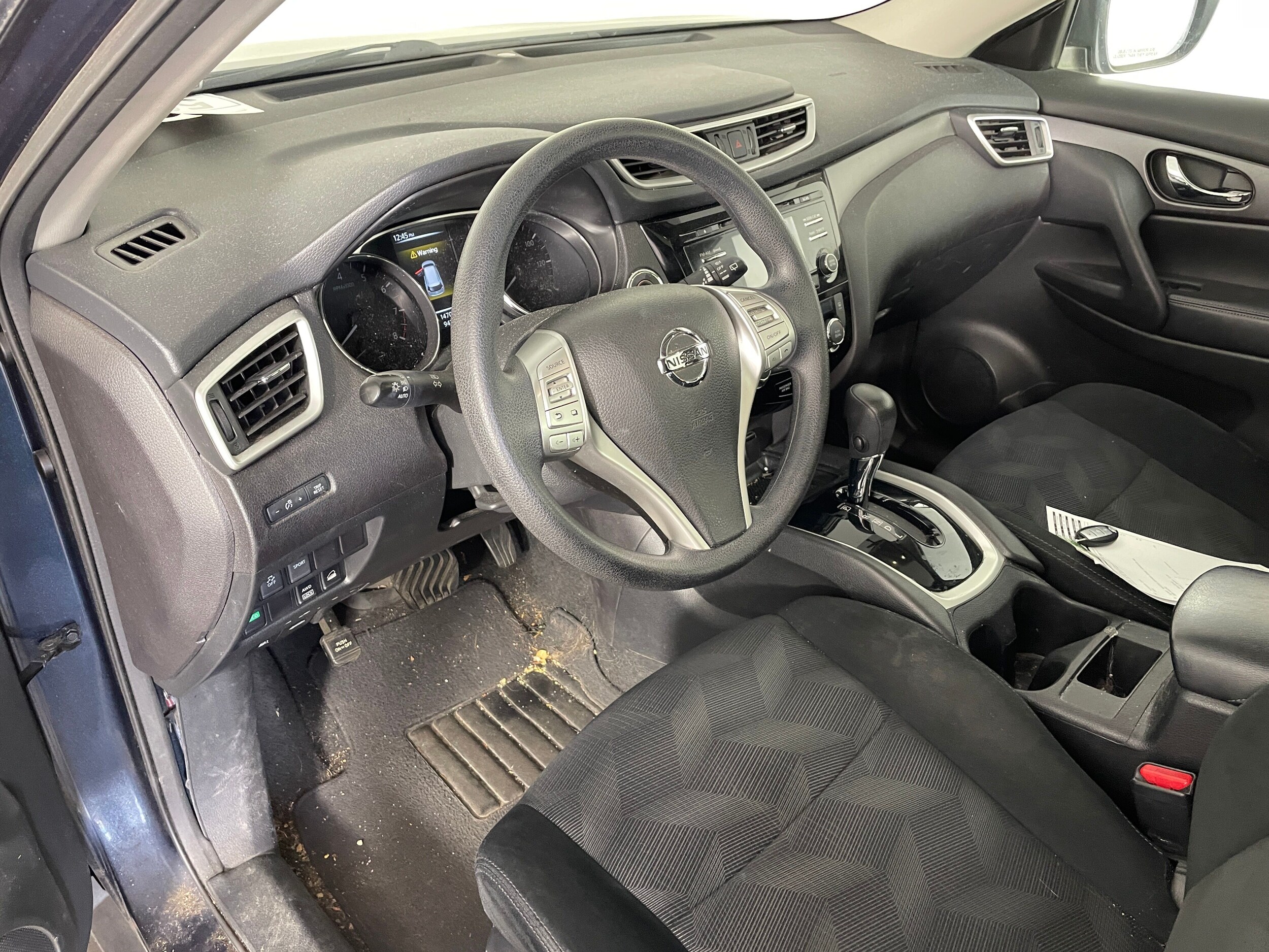 2016 Nissan Rogue SV photo 2