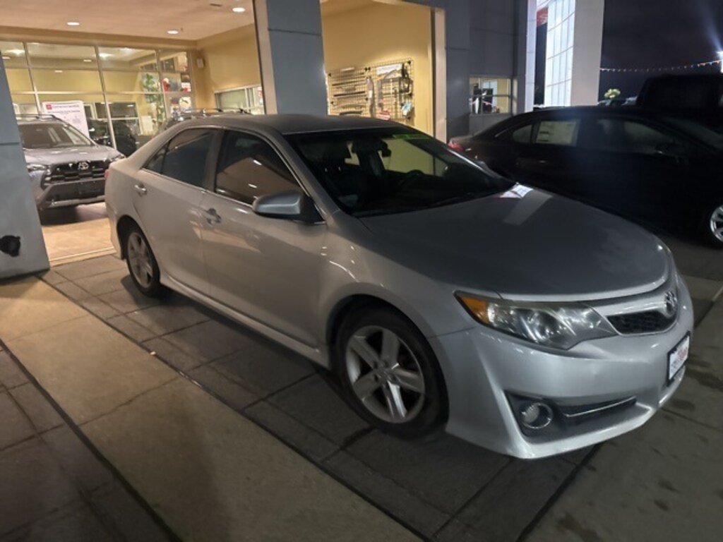 Used 2013 Toyota Camry SE Sedan