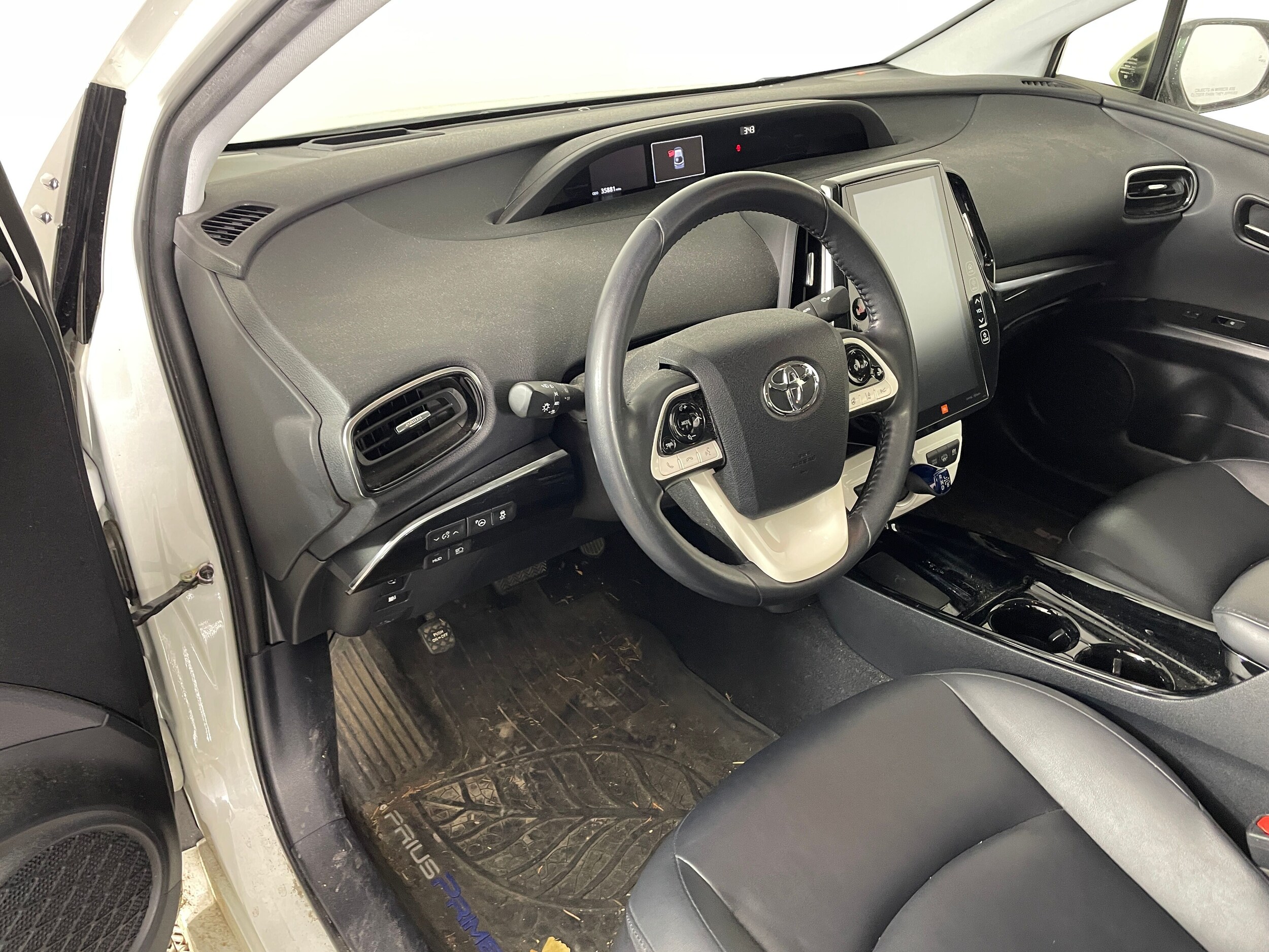 2018 Toyota Prius Prime Premium photo 3