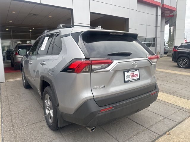 2025 Toyota RAV4 Hybrid XLE photo 6