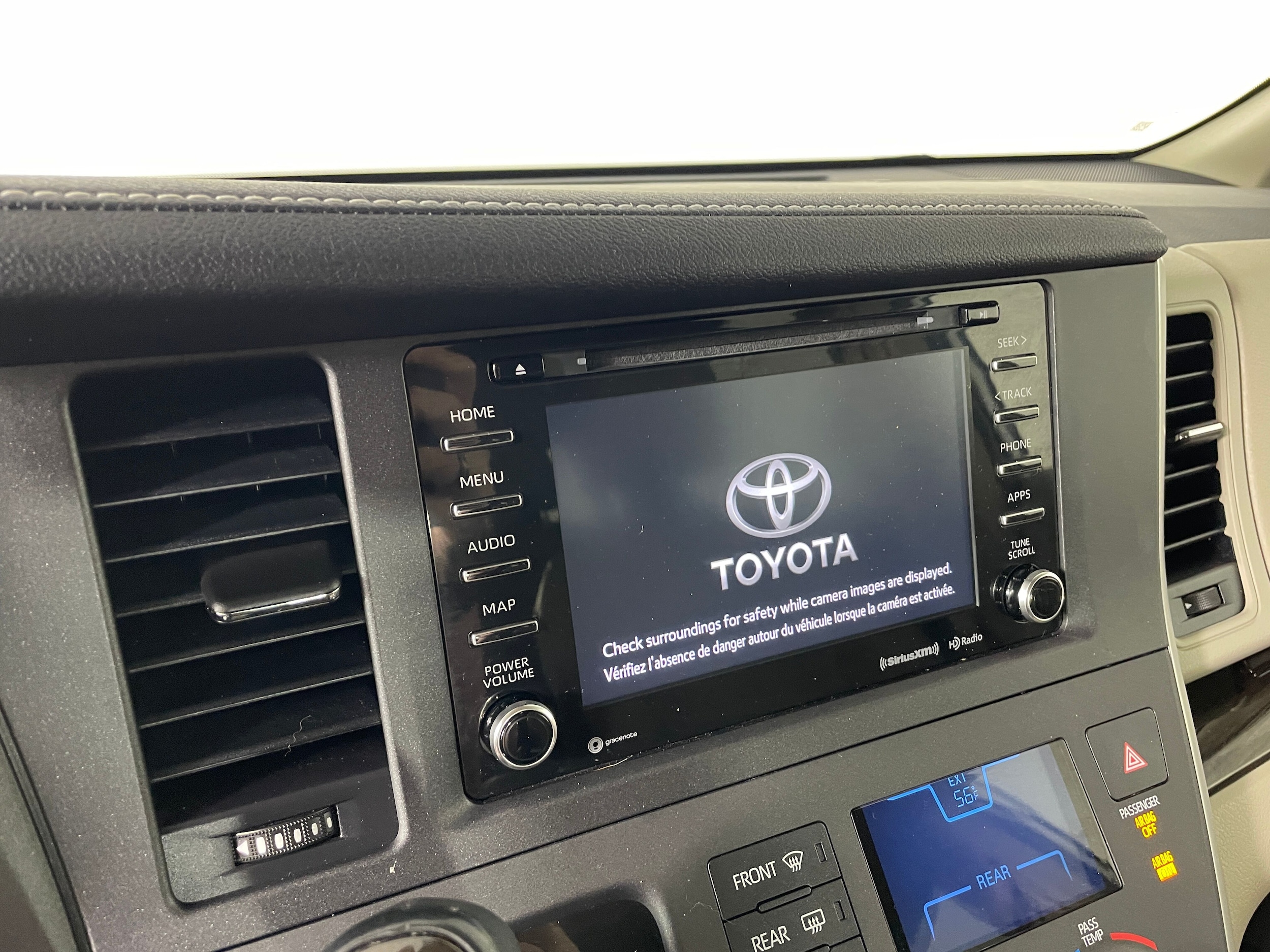 2020 Toyota Sienna XLE 8 Passenger photo 5