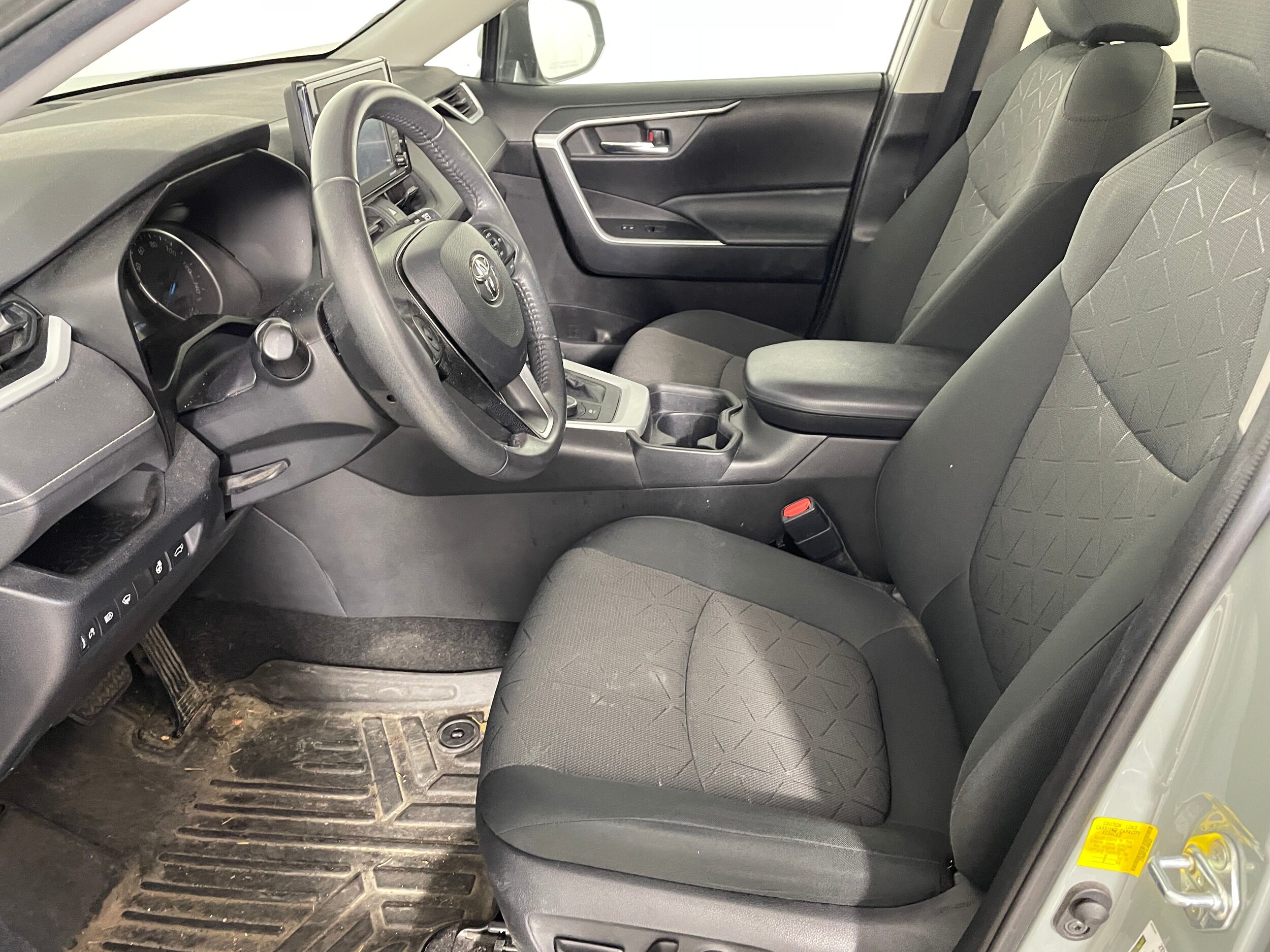 2020 Toyota RAV4 Hybrid XLE photo 2