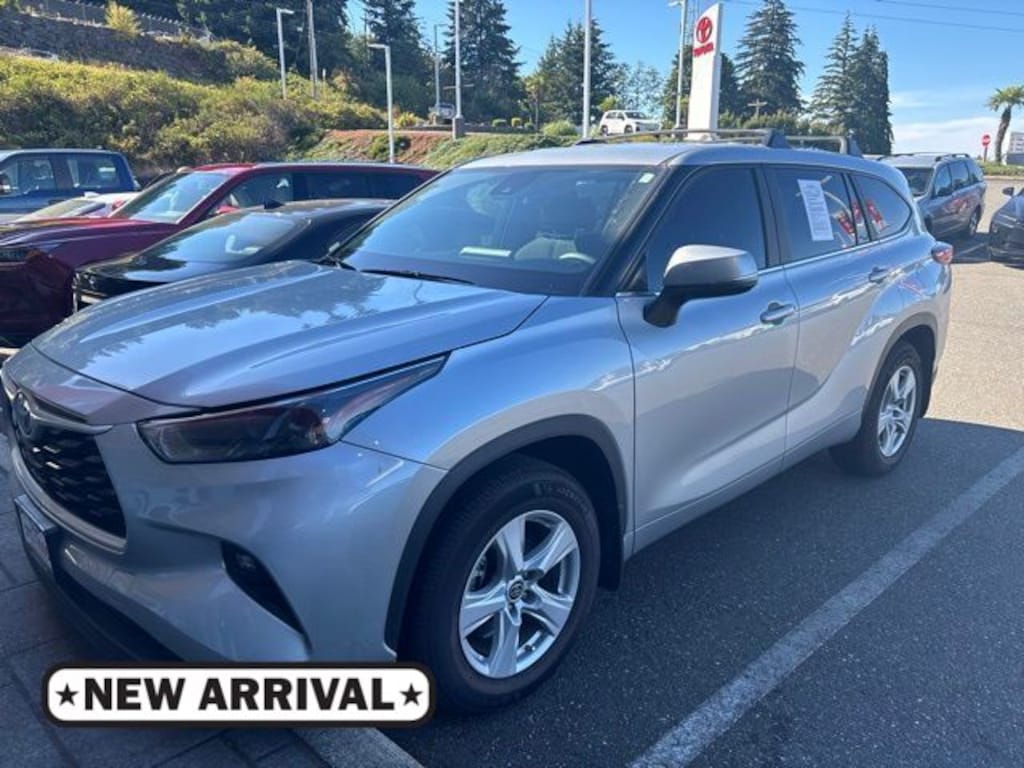 Used 2023 Toyota Highlander Hybrid LE SUV