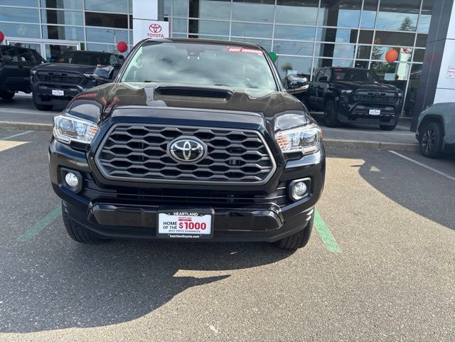 2021 Toyota Tacoma photo 2