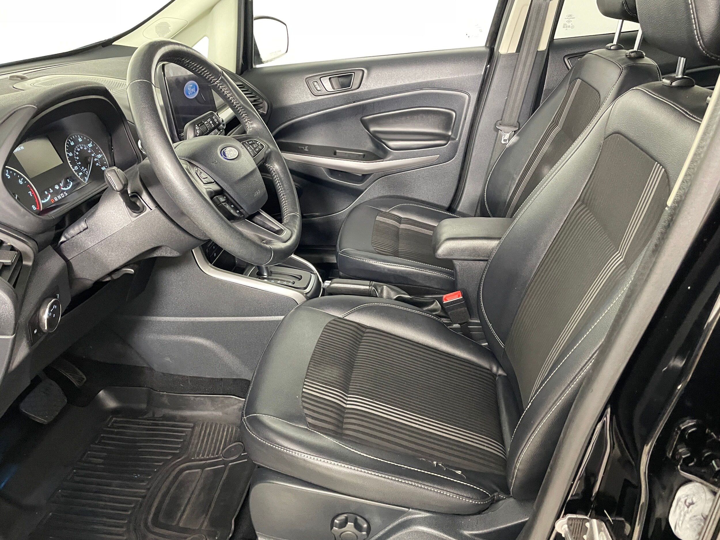 2020 Ford EcoSport SES photo 2