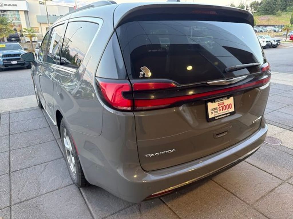 Used 2022 Chrysler Pacifica Limited Van Passenger Van