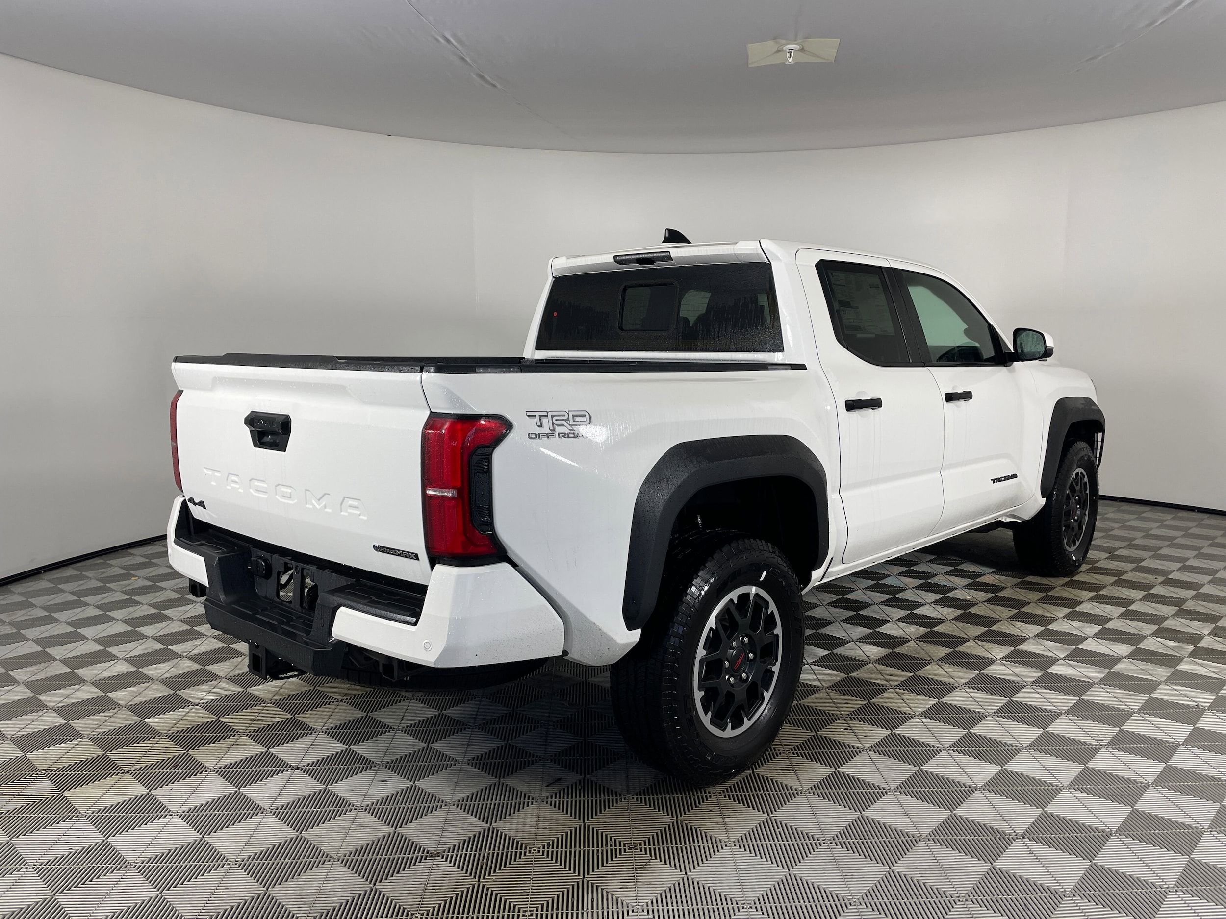 2025 Toyota Tacoma TRD Off Road - Photo 18