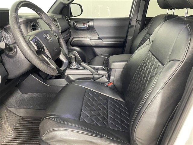2021 Toyota Tacoma TRD V6 photo 2
