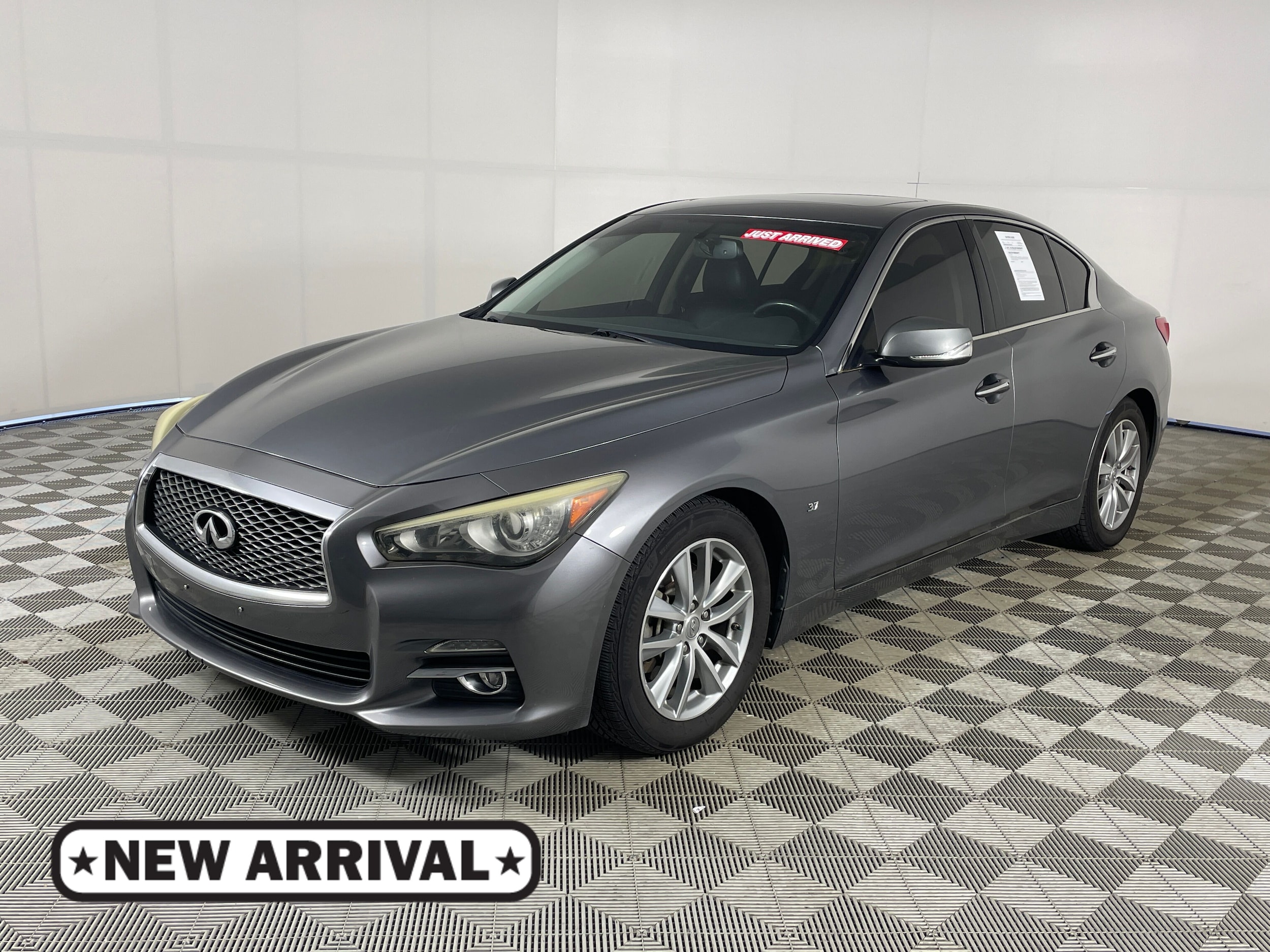 2015 INFINITI Q50 Premium's photo
