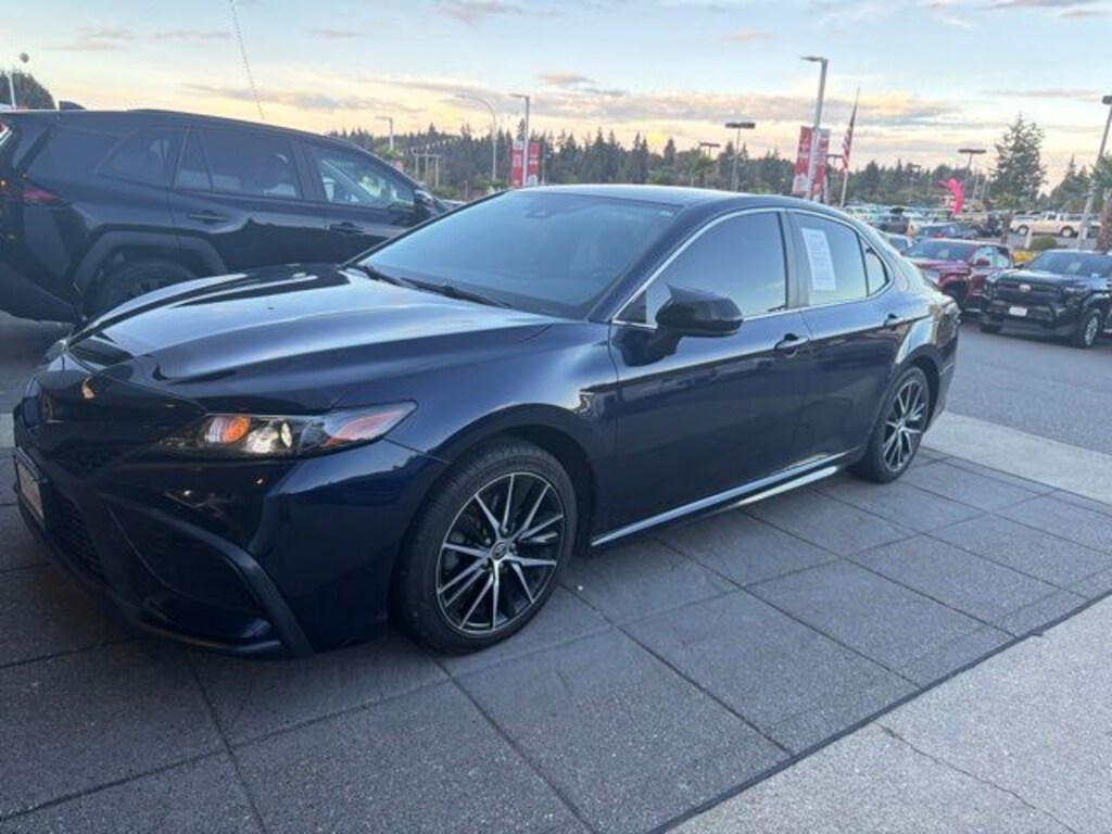 Used 2021 Toyota Camry SE Sedan