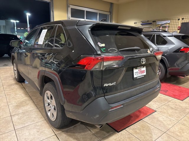 2022 Toyota RAV4 LE photo 3