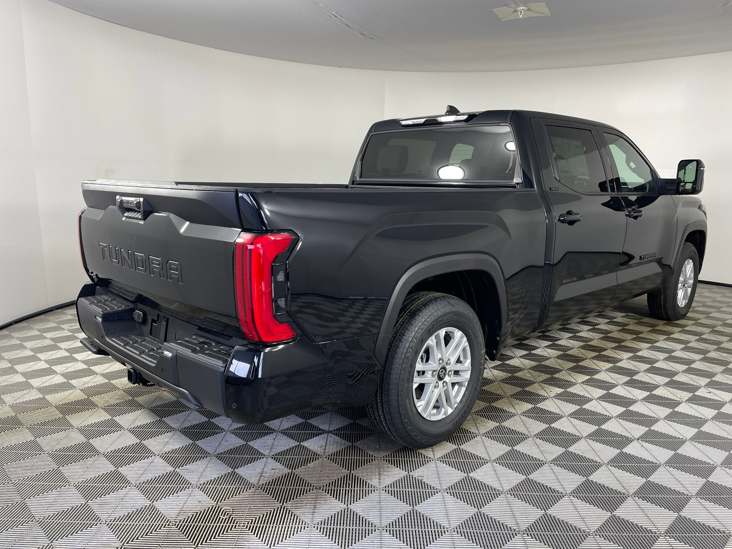 2026 Toyota Tundra SR5 - Photo 6