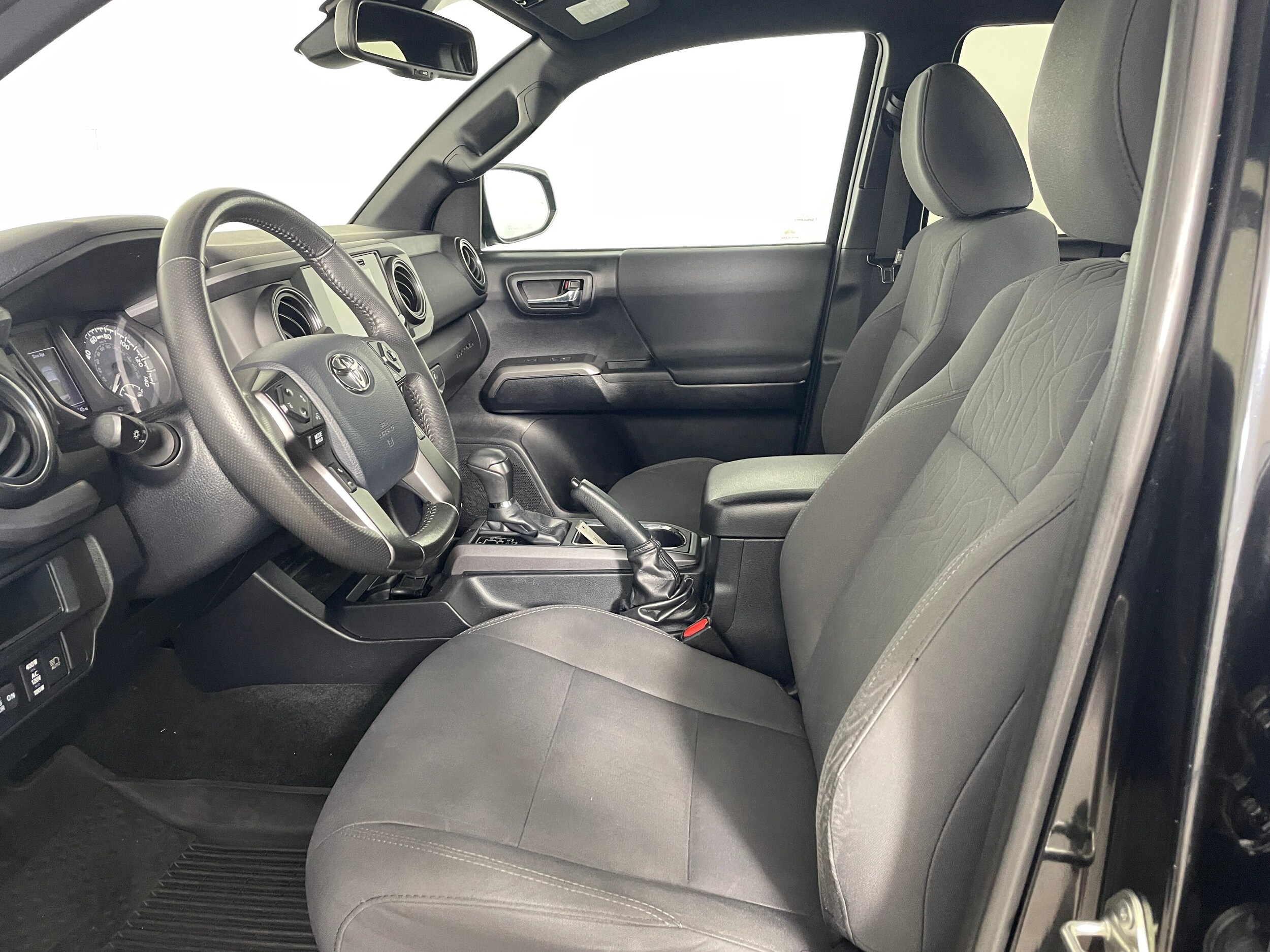 2019 Toyota Tacoma TRD V6 photo 2