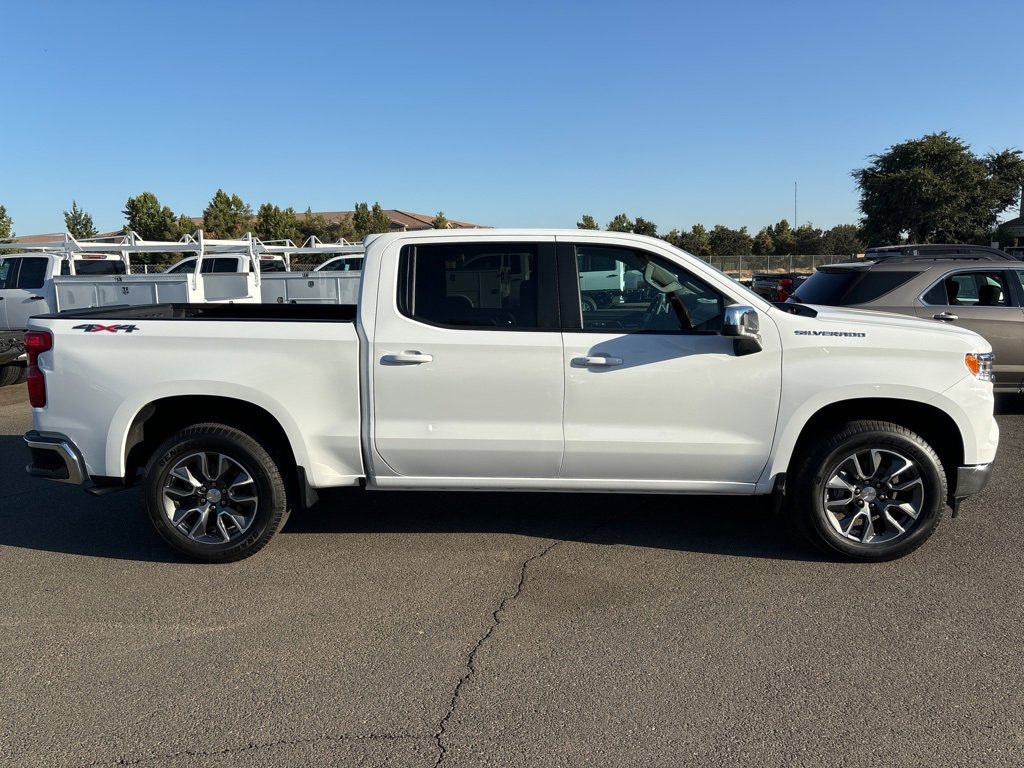 Used 2024 Chevrolet Silverado 1500 LT with VIN 1GCUDDED6RZ198147 for sale in Clovis, CA