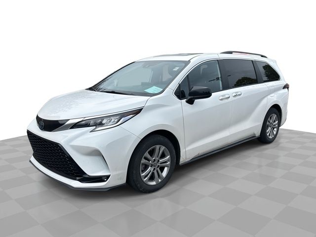 2022 Toyota Sienna XSE 7-Passenger Hybrid AWD's photo