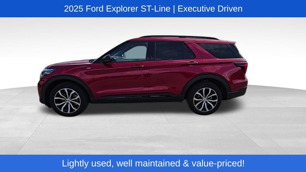 2025 Ford Explorer ST-Line photo 2