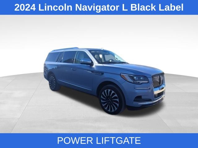 2024 Lincoln Navigator Black Label photo 2