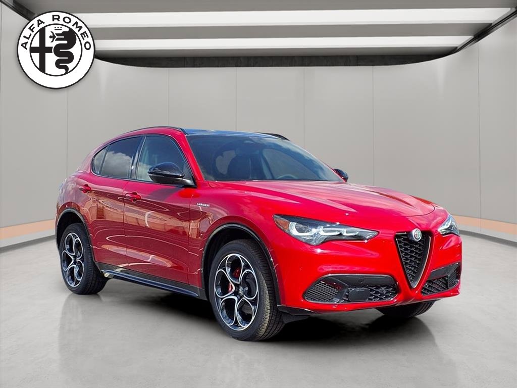 2025 Alfa Romeo Stelvio Base's photo