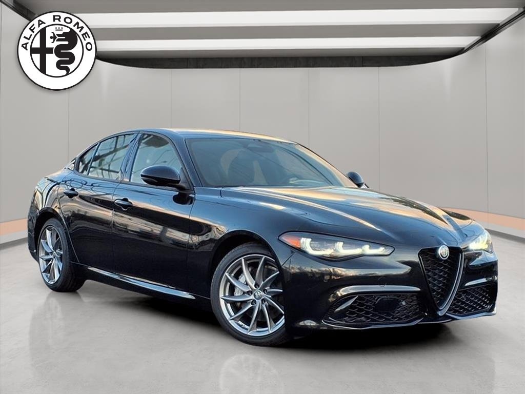 2025 Alfa Romeo Giulia Base's photo