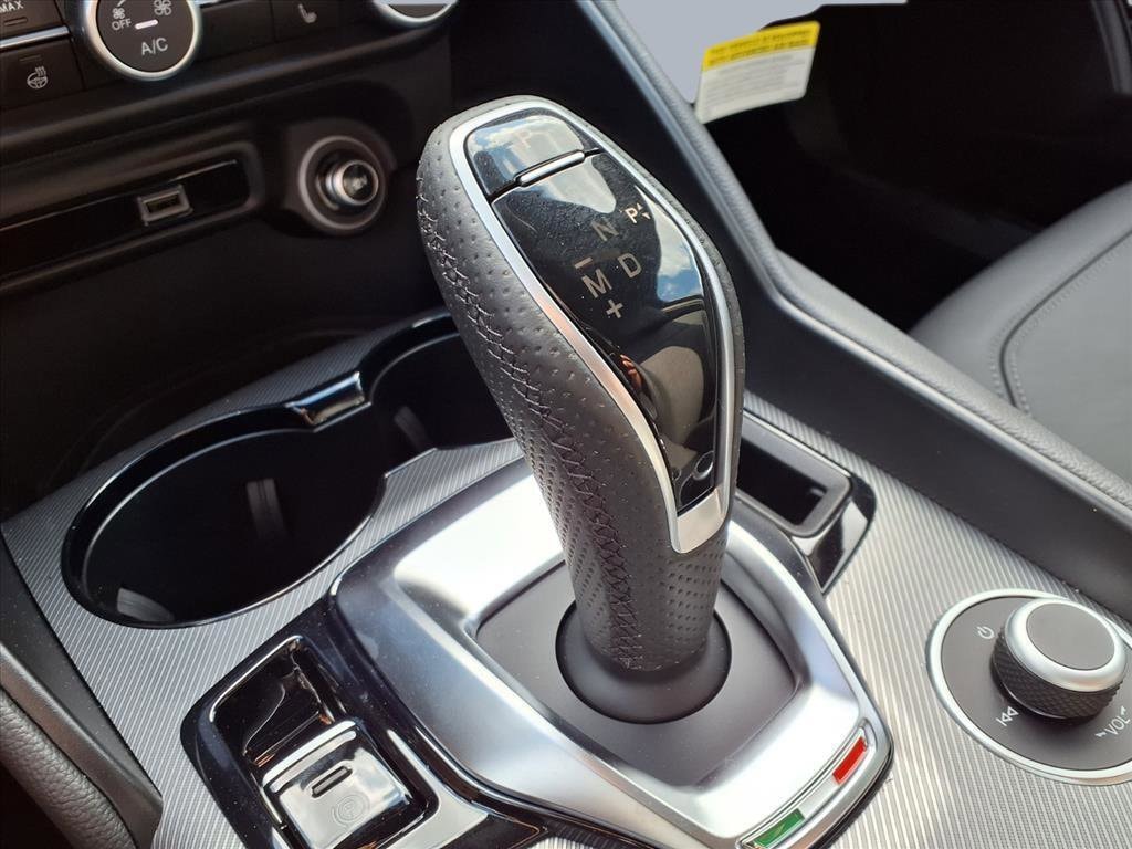 2025 Alfa Romeo Giulia Base - Photo 14