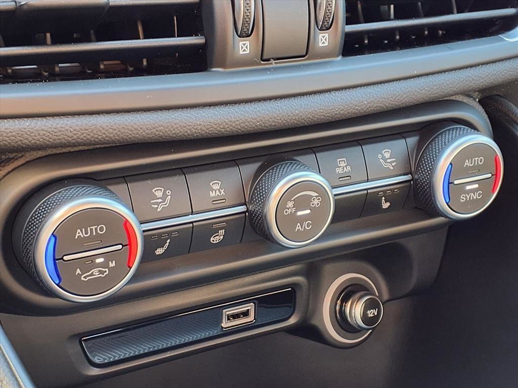 2025 Alfa Romeo Giulia Base - Photo 15
