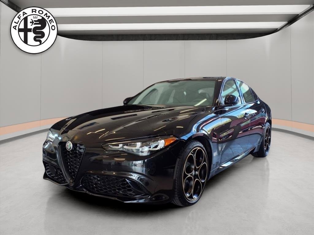 2025 Alfa Romeo Giulia INTENSA RWD