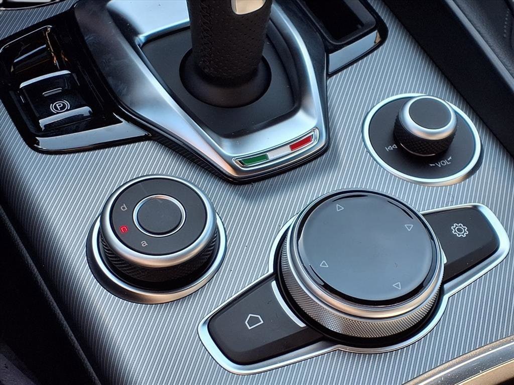 2025 Alfa Romeo Giulia Base - Photo 17