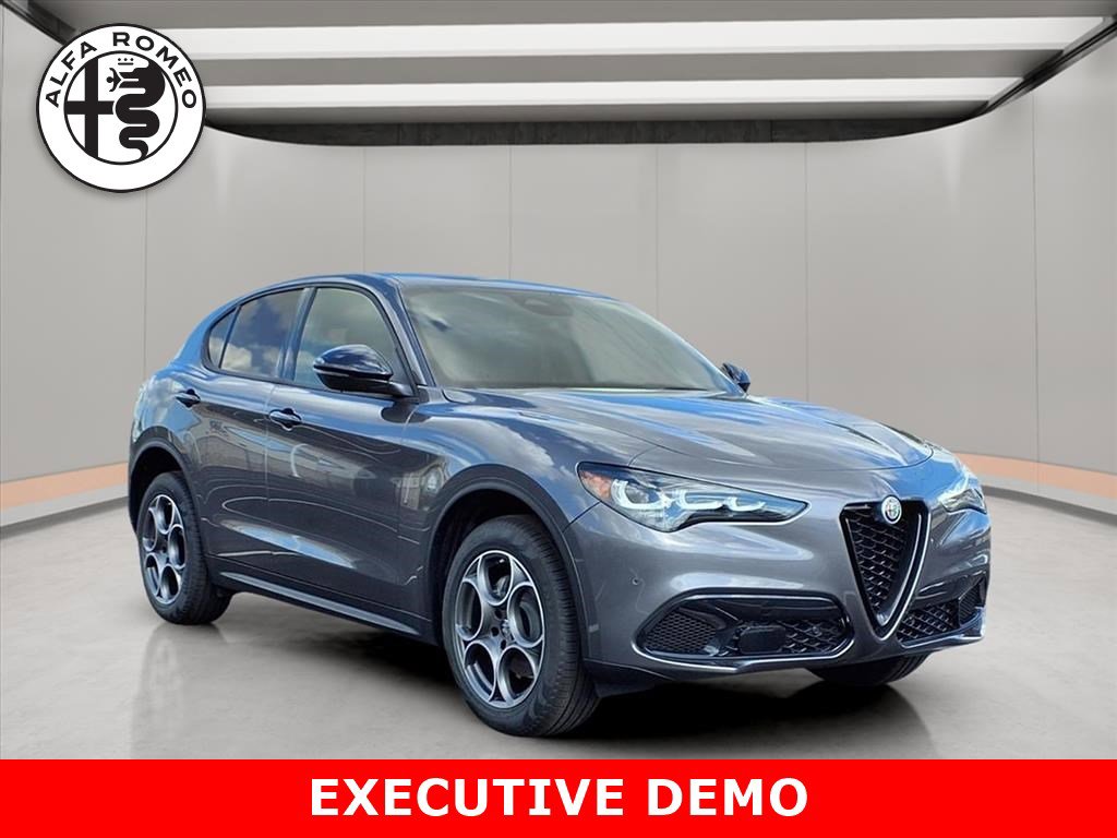 2025 Alfa Romeo Stelvio Base