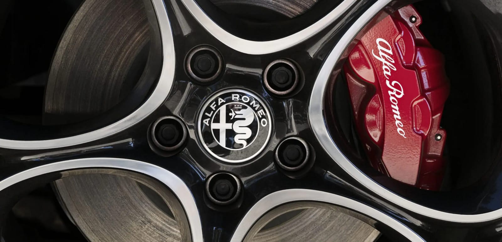 2023-alfa-romeo-giulia-wheel.png