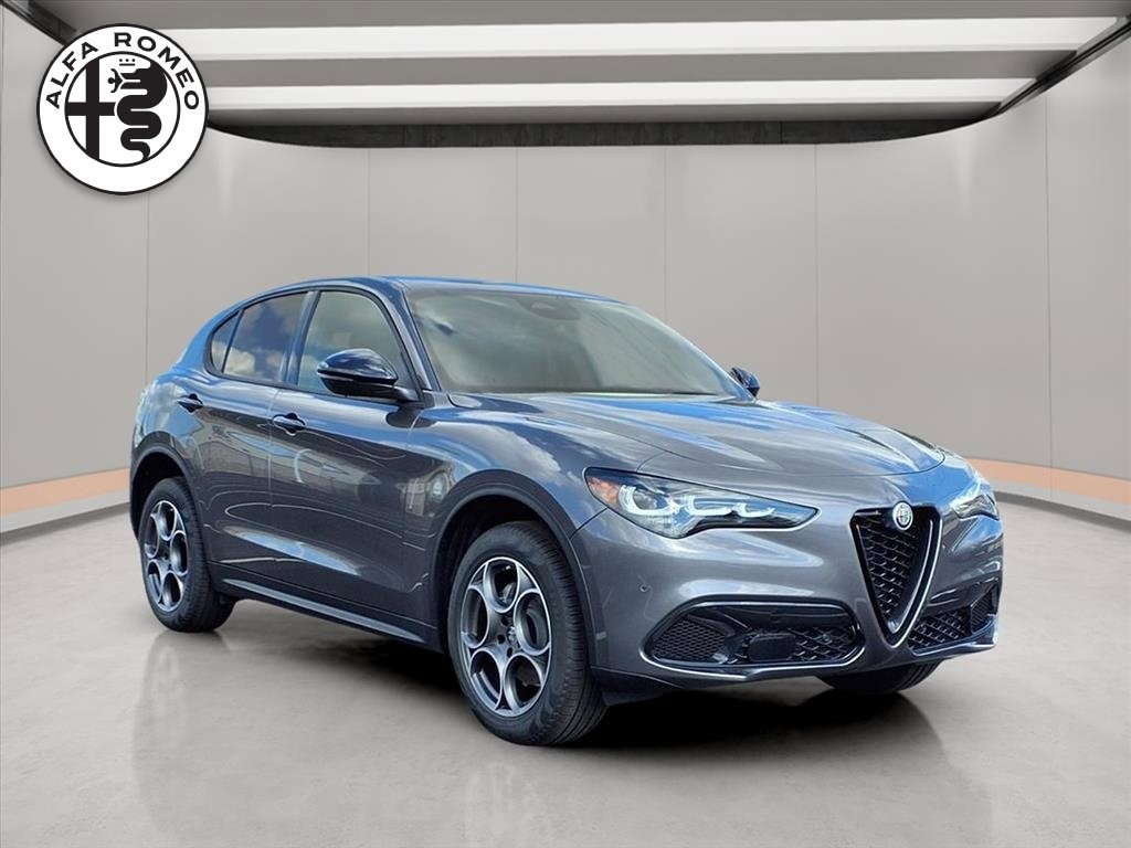 2025 Alfa Romeo Stelvio Base's photo