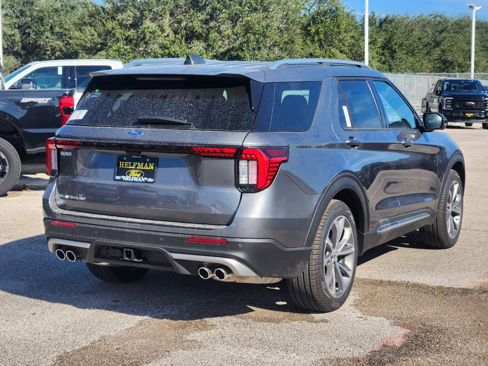 2025 Ford Explorer Platinum photo 3