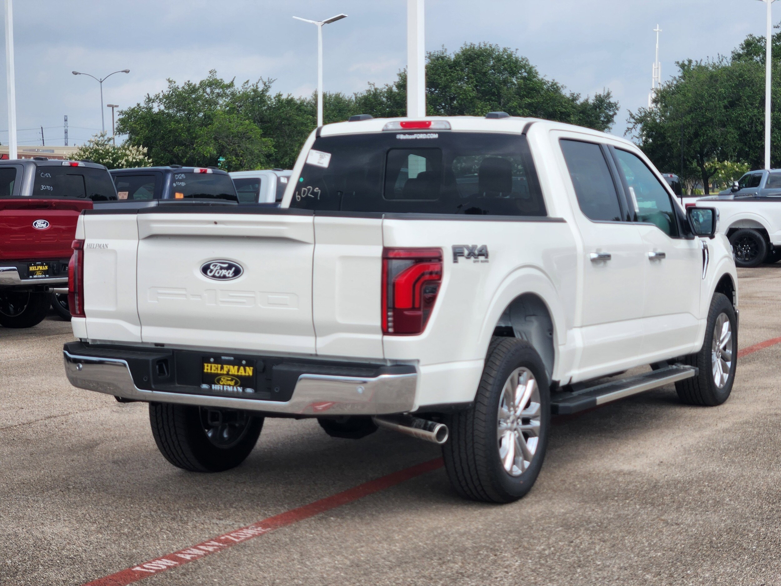 2025 Ford F-150 Lariat photo 3
