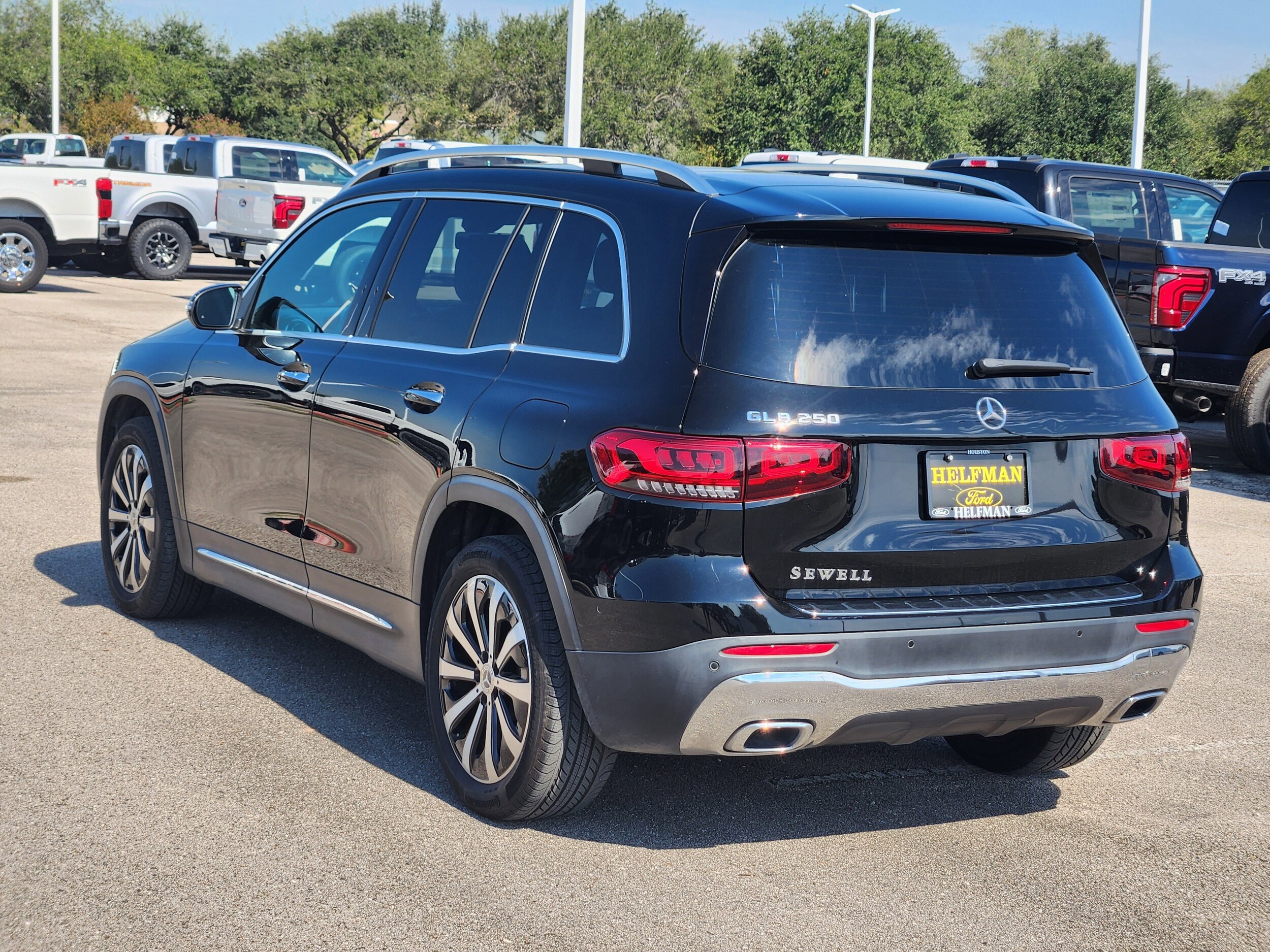 2023 Mercedes Benz GLB 250 photo 4