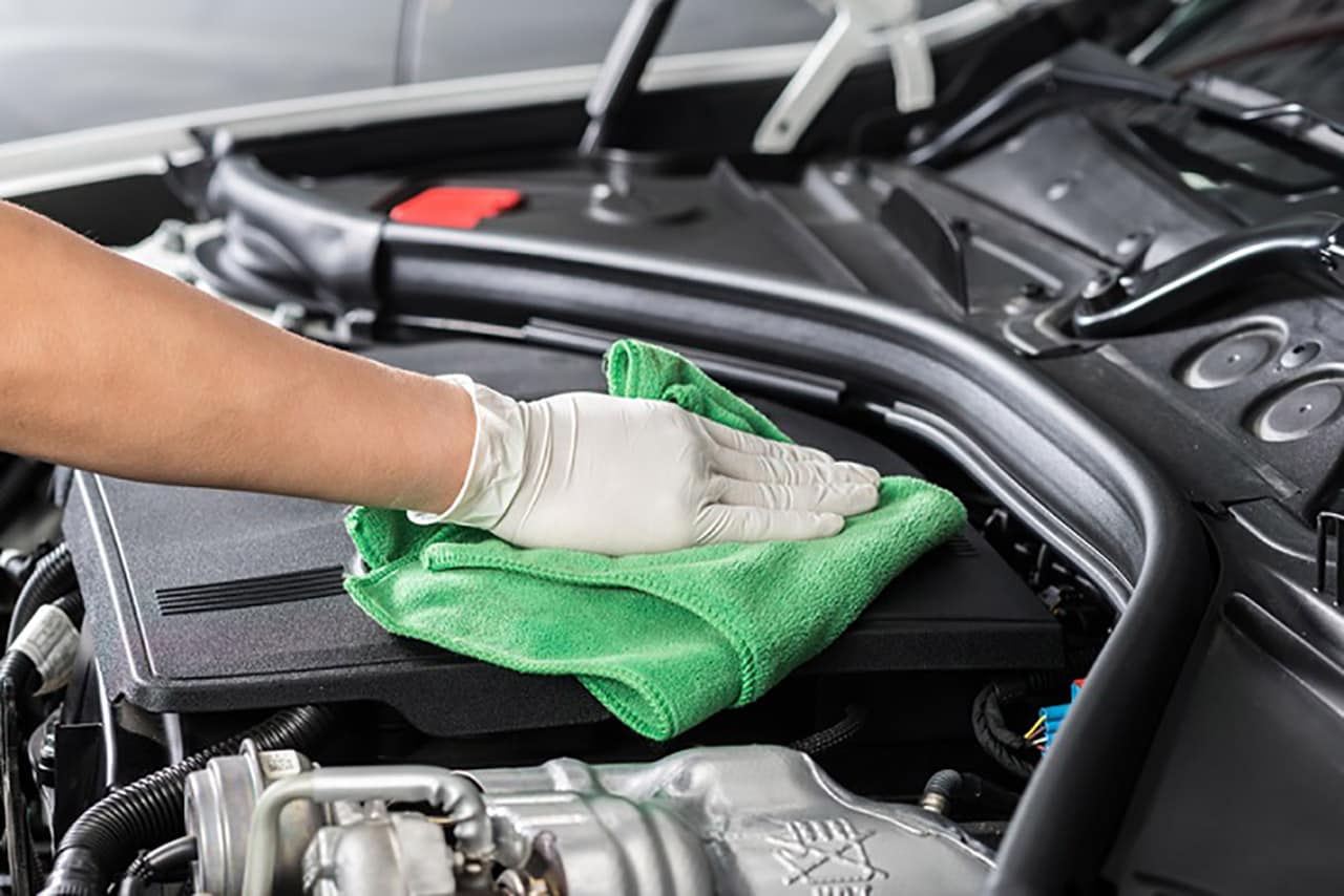Cleaning_Car_Engine.jpg