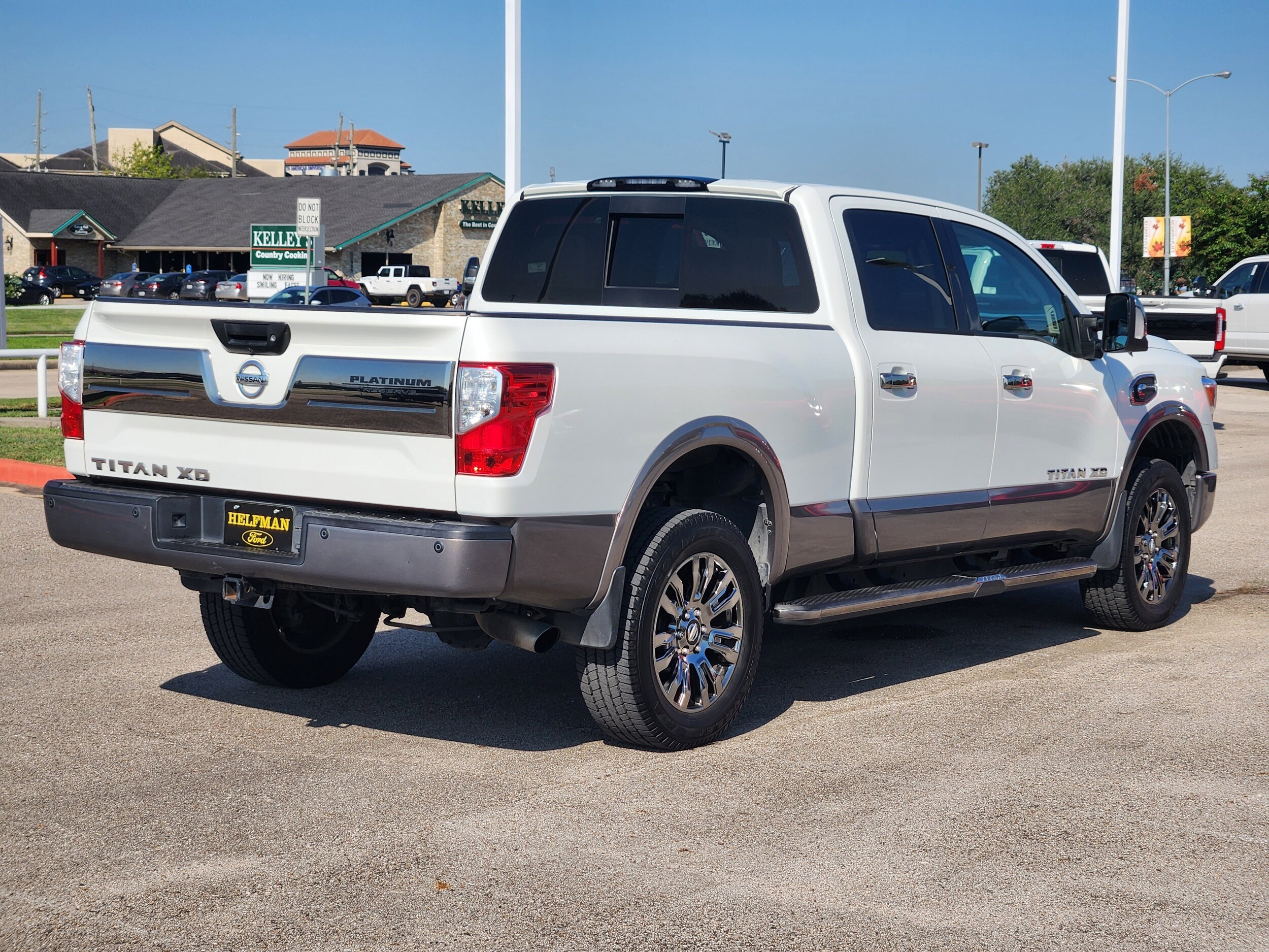 2016 Nissan Titan Platinum Reserve photo 3