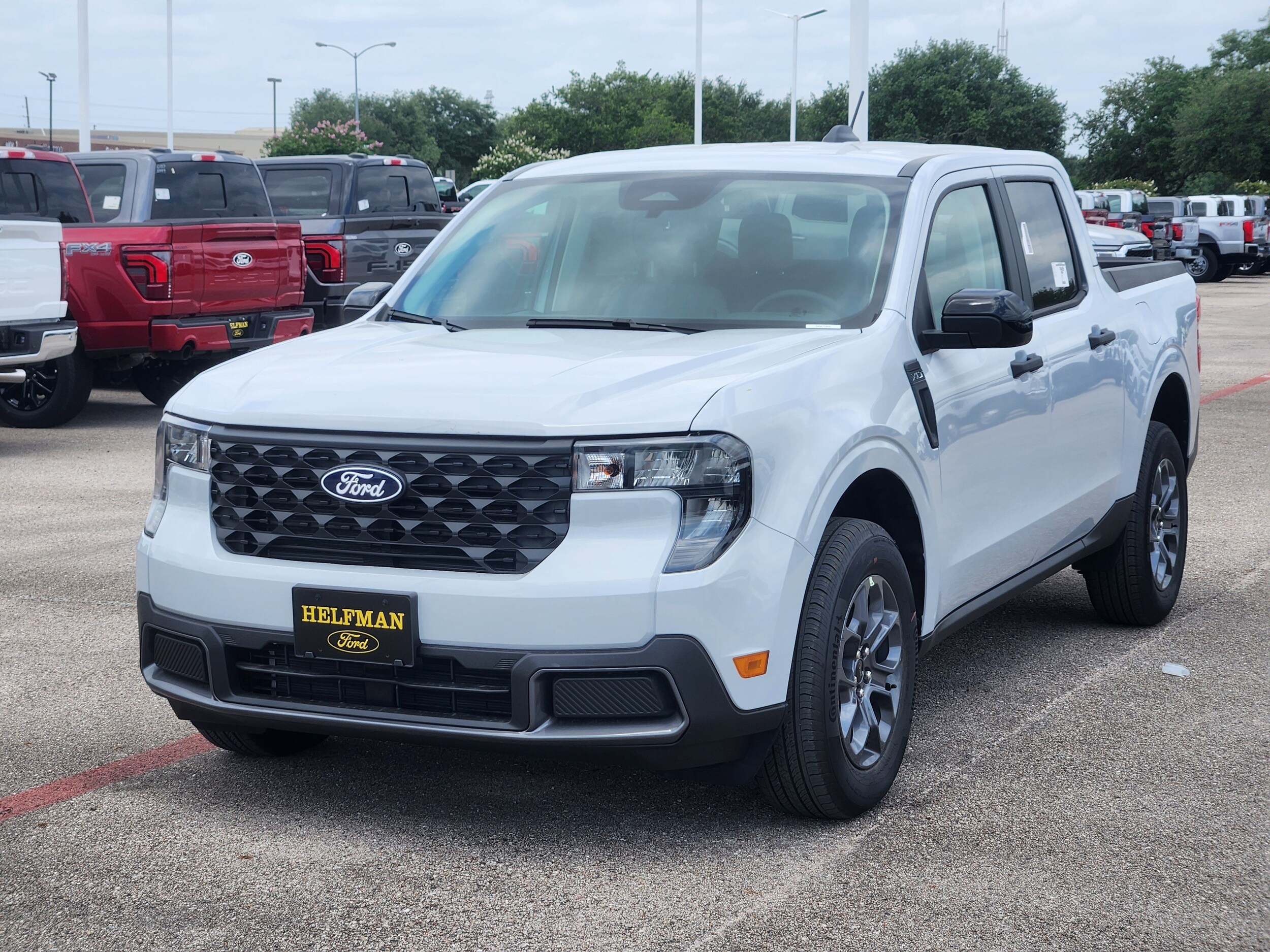 2025 Ford Maverick XLT photo 2