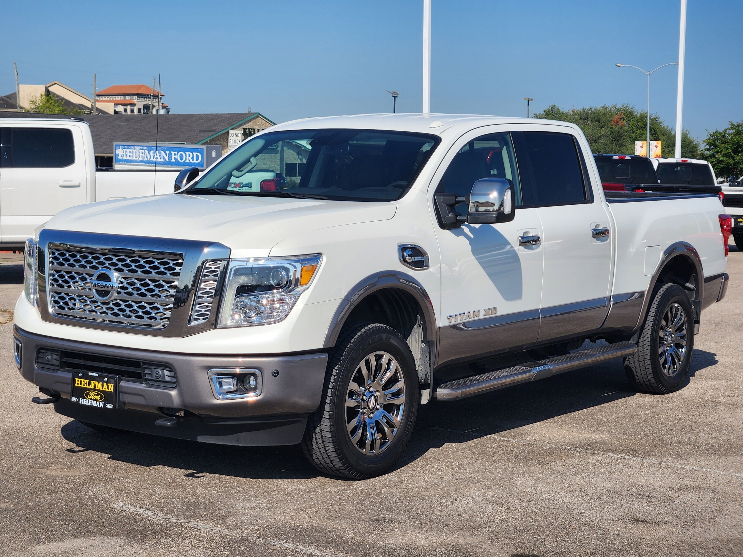 2016 Nissan Titan Platinum Reserve photo 2