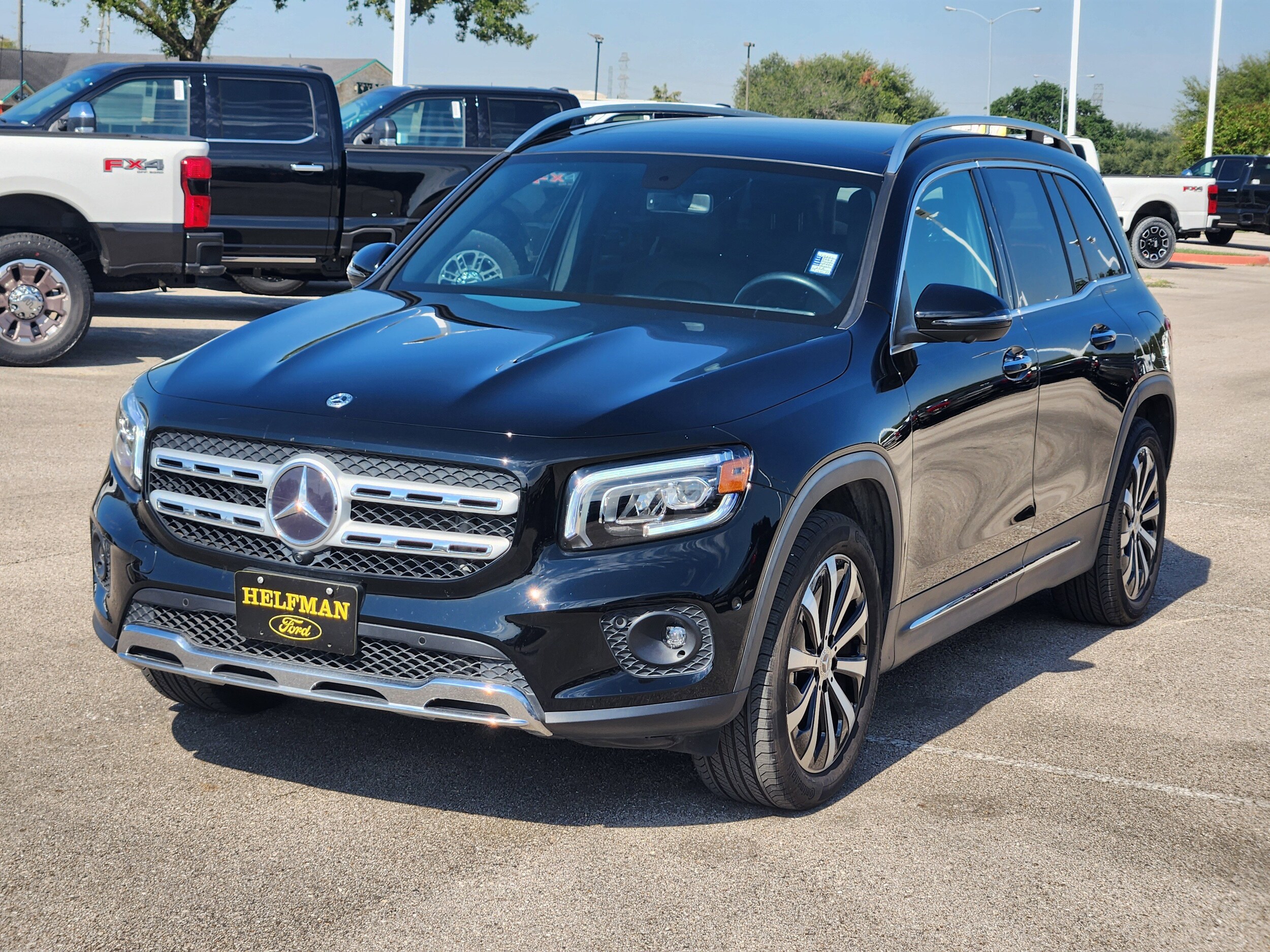 2023 Mercedes Benz GLB 250 photo 2