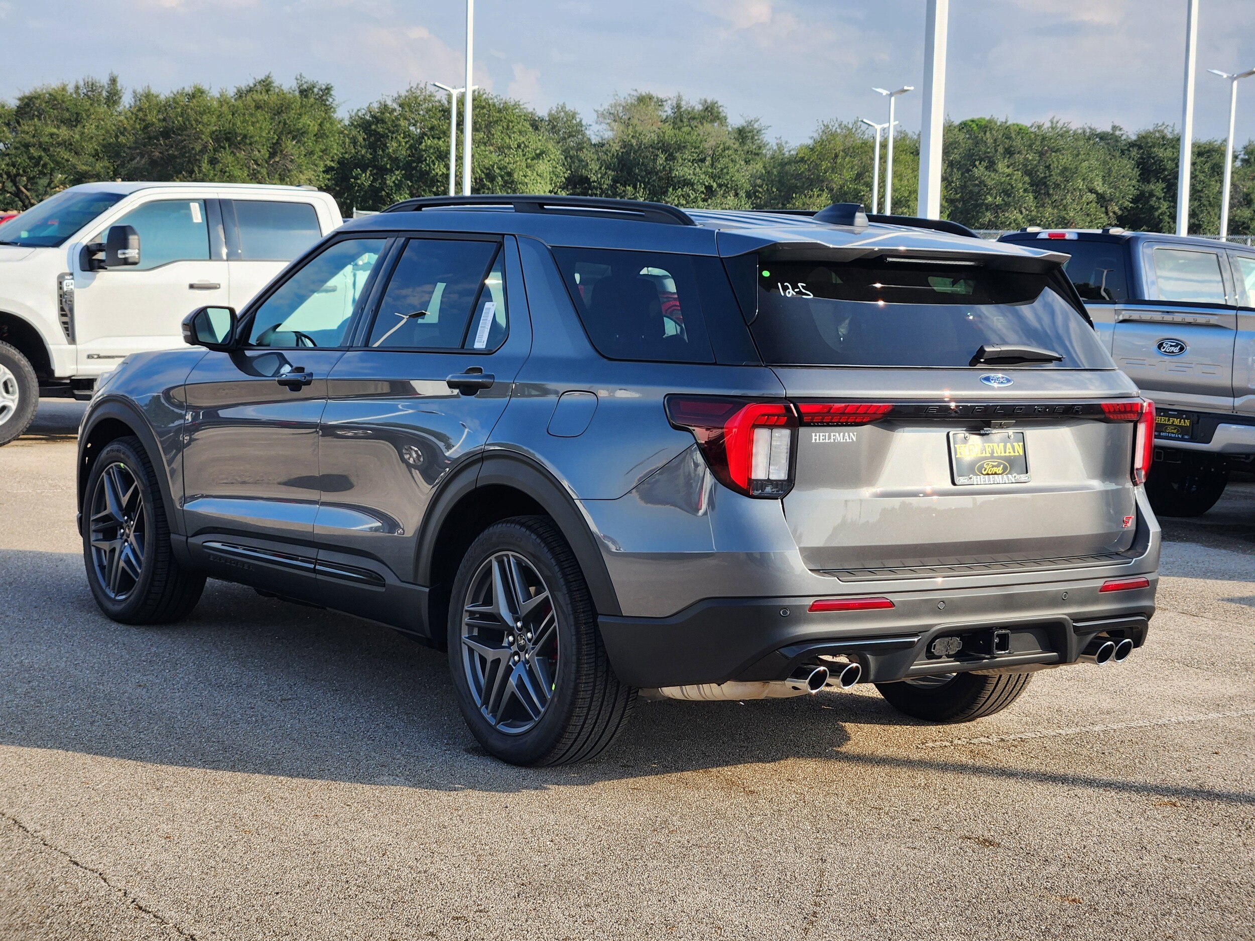 2025 Ford Explorer ST photo 4