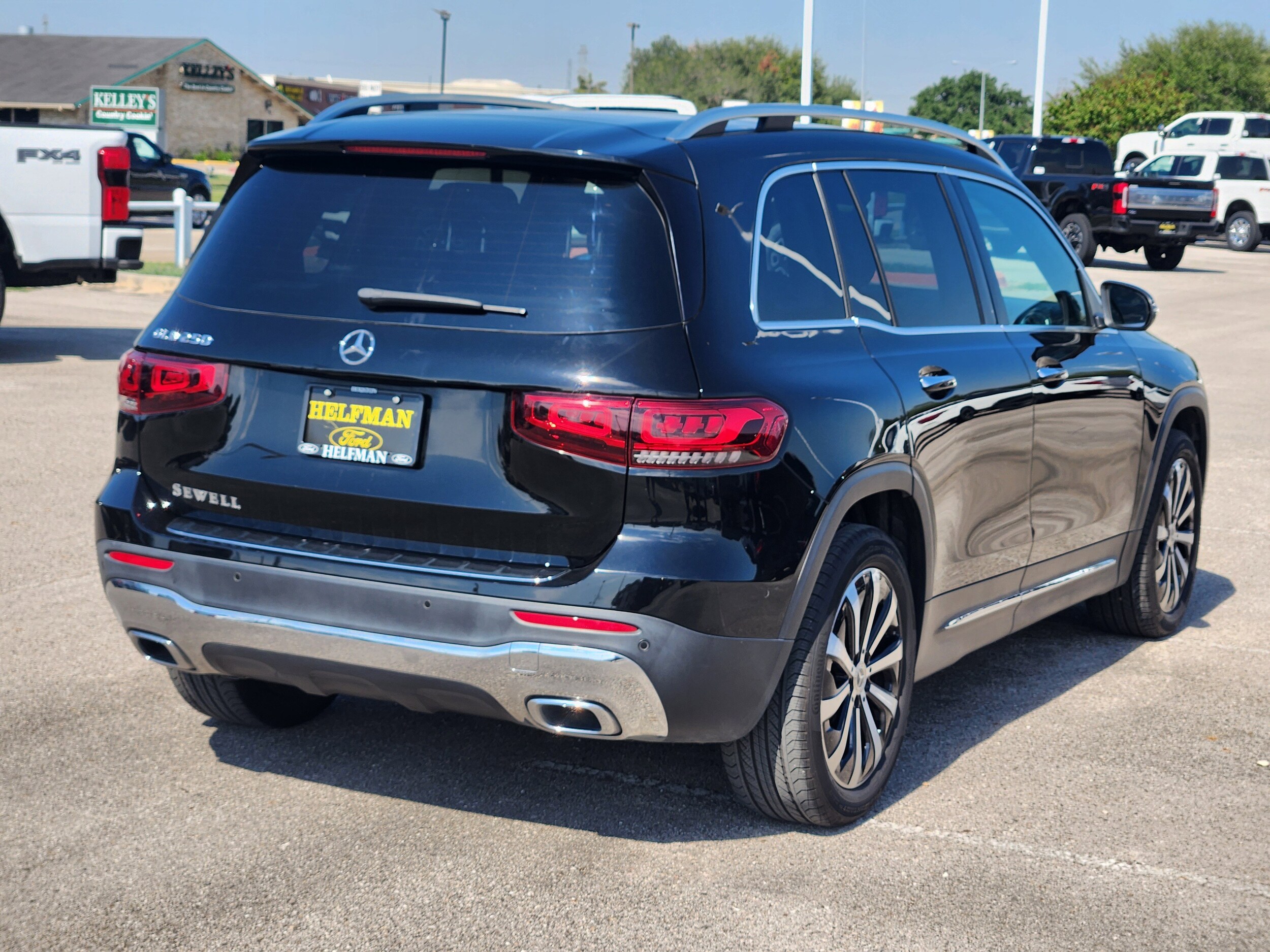 2023 Mercedes Benz GLB 250 photo 3
