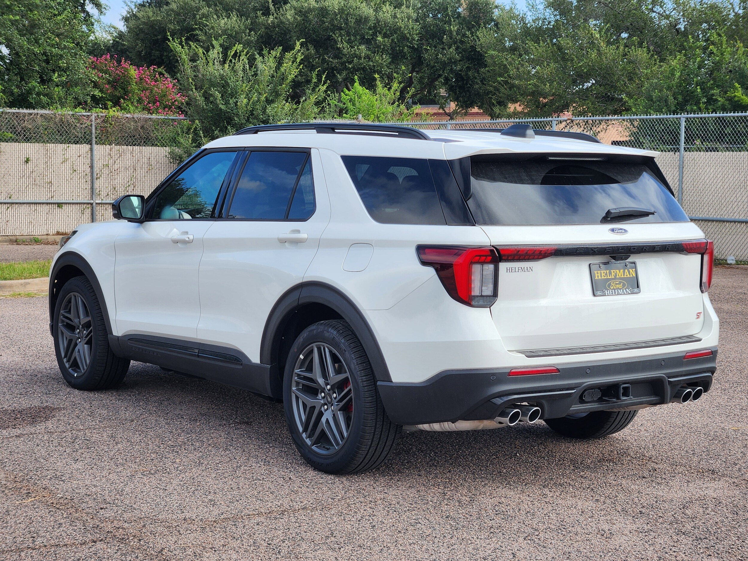 2025 Ford Explorer ST photo 4