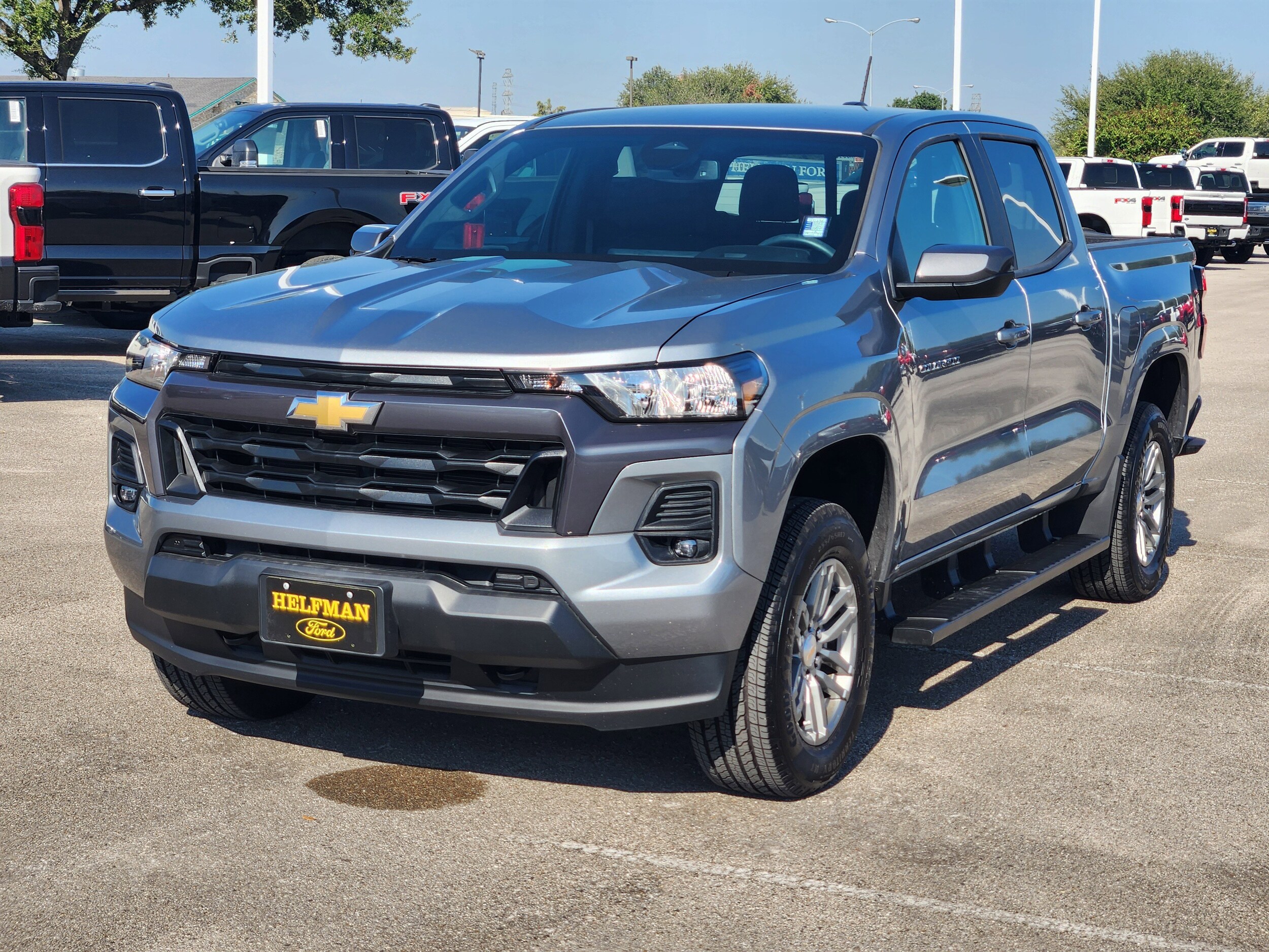 2024 Chevrolet Colorado LT photo 2