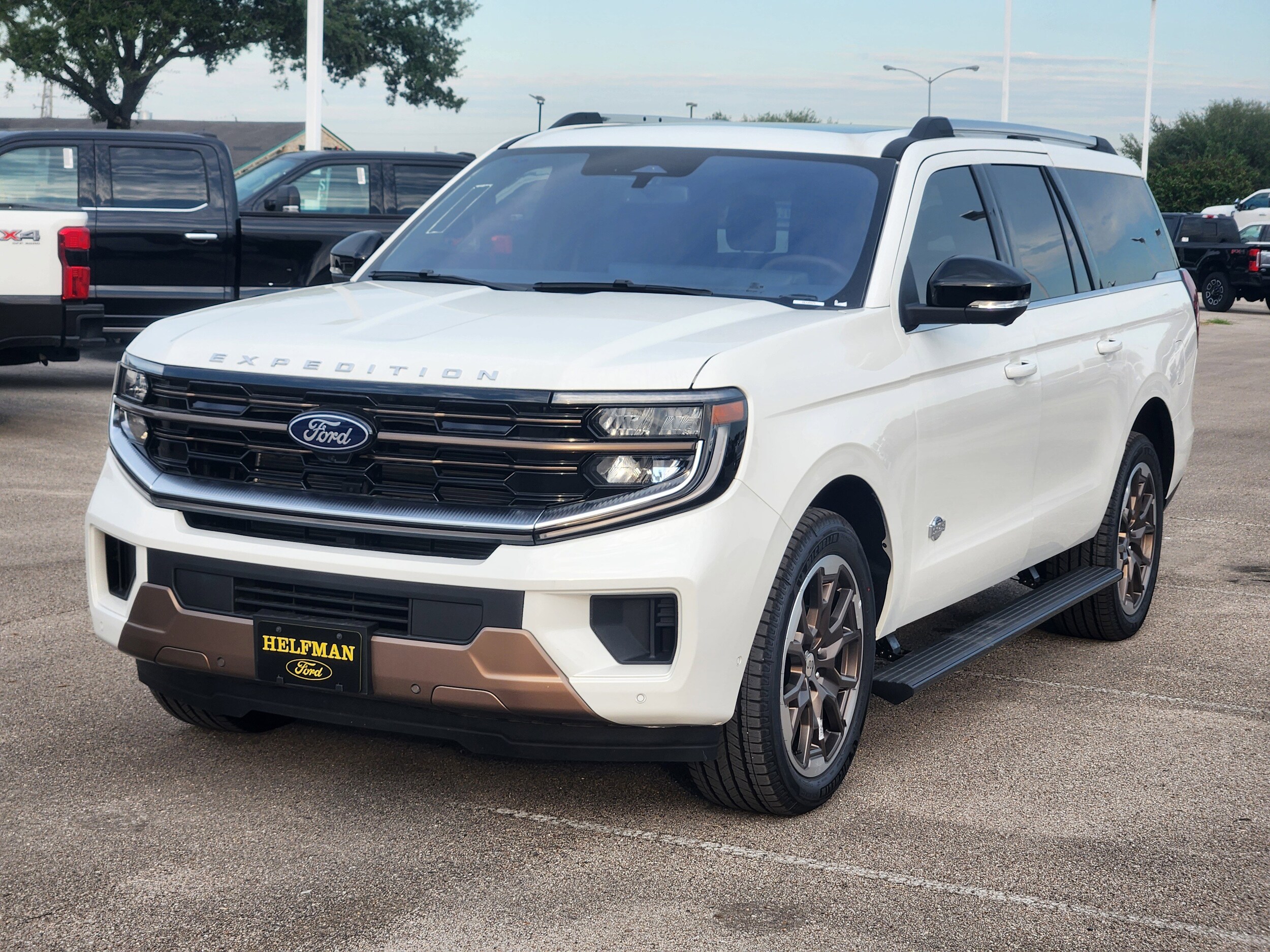 2025 Ford Expedition King Ranch MAX photo 2