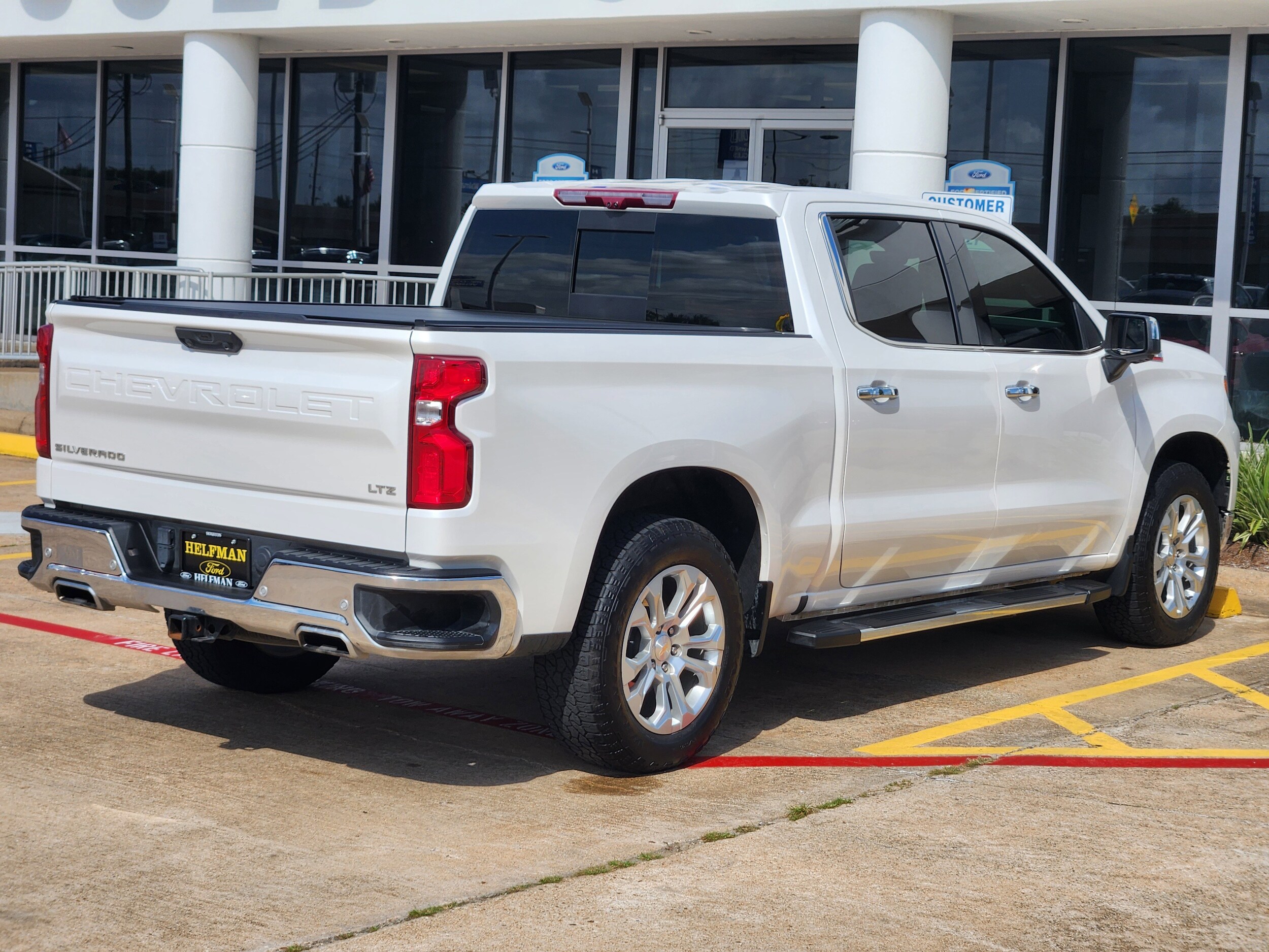 2024 Chevrolet Silverado 1500 LTZ photo 3
