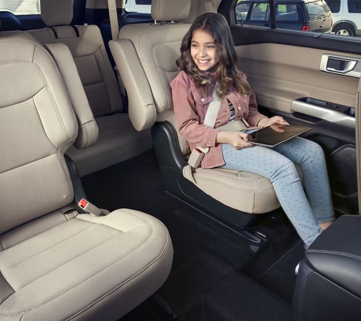 24%20Ford%20EXPLORER%20Interior.png