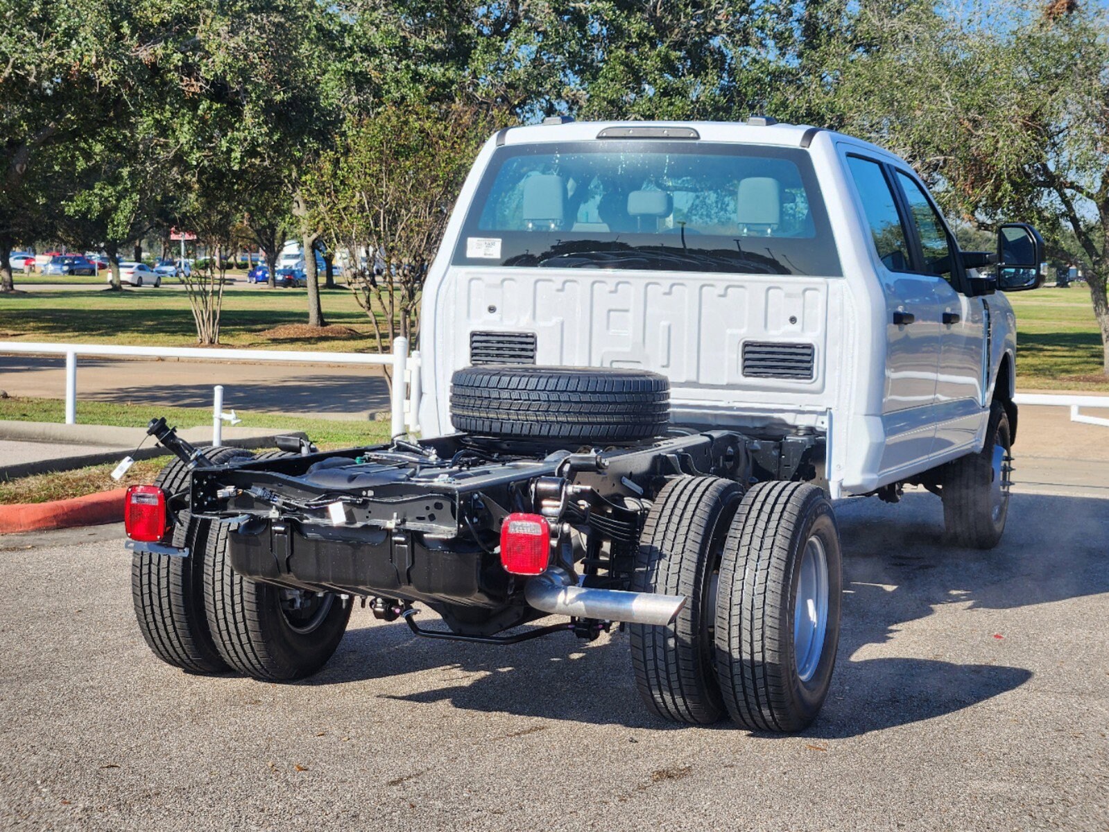 2024 Ford F-350 photo 3